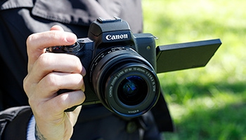 Canon EOS M50 – функциональная лёгкая беззеркалка